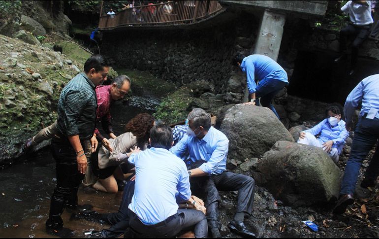 El pasado se cayó un puente colgante de un parque en Cuernavaca y al menos 20 personas resultaron lesionadas. EFE / ARCHIVO