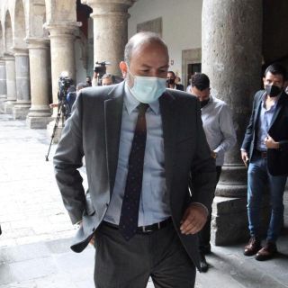 UDG: Ricardo Villanueva le pide "amor y paz" a Pablo Lemus