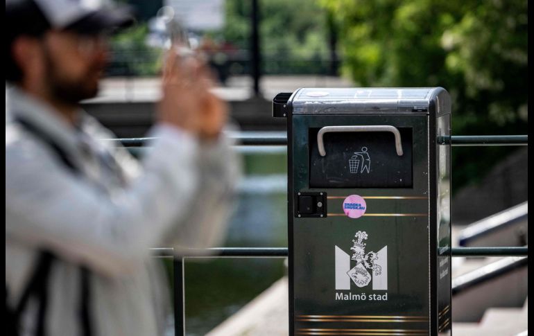 Equipados con un detector y un módulo sonoro, los recipientes emiten un agradecimiento cada que alguien los abre. AFP/J. Nilsson