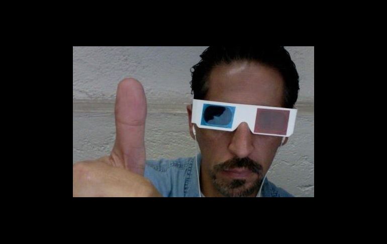 En esta exposición, además de los poemas revelados mediante las palabras seleccionadas, el artista agrega letras, colores e imágenes que se corresponden con el texto resultante, lo cual añade una lectura más a cada obra. ESPECIAL