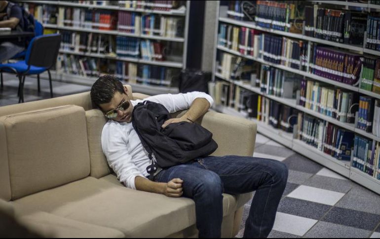 El insomnio se define como la dificultad para conciliar el sueño o mantenerlo, de manera frecuente, y ocasiona que cuando la persona despierte lo haga muy temprano, no pueda volver a dormir o se mantenga cansada durante el día. EL INFORMADOR / ARCHIVO