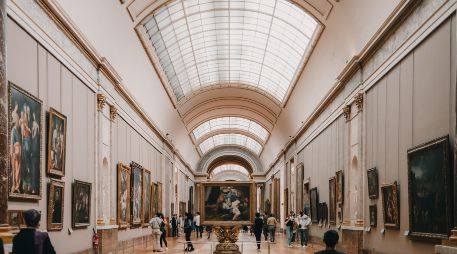 Los museos más famosos del mundo que ofrecen exposiciones online. Museo del Louvre, París. UNSPLASH/Dat Vo