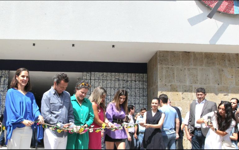 Corte de listón de la reapertura de la Casa de las Artesanías de Jalisco. De izquierda a derecha, Margarita Alfaro, titular de la Dirección General de Fomento Artesanal; Pablo Lemus, presidente municipal de Guadalajara, Lourdes González, secretaria de Cultura Jalisco, y las diputadas Gabriela Cárdenas y Priscilla Franco Barba. EL INFORMADOR/A. Camacho