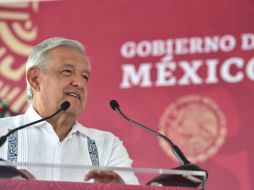 López Obrador aseguró que, aunque sus adversarios se molesten, seguirá reforzando a Pemex y a CFE. ESPECIAL /