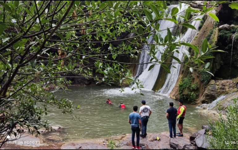 El cuerpo se encontraba a unos 10 metros de profundidad y a unos cinco de la orilla. ESPECIAL