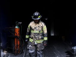 Los informes policiales señalaron que las llamas se propagaron rápidamente en una vivienda construida de madera y láminas de zinc.  EL INFORMADOR / ARCHIVO