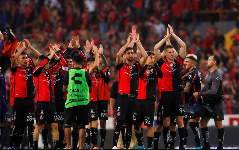 Luego de coronarse como bicampeones del futbol mexicano, este lunes regresaron a la actividad los rojinegros del Atlas. EFE / ARCHIVO