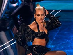 Dua Lipa cambió de opinión durante su más reciente show y se mostró 