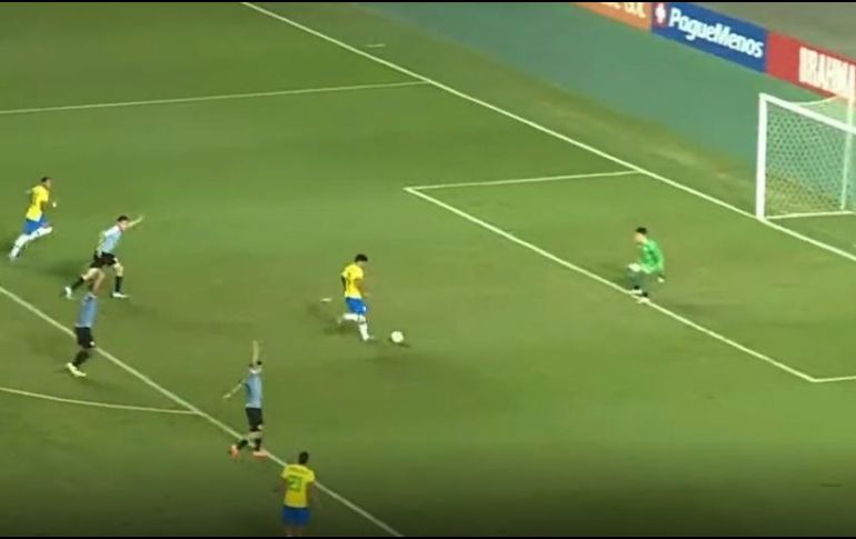 La anotación ya le está dando la vuelta al mundo y es que los dos protagonistas del gol tienen apenas 17 años y ya dan muestras grandes de su calidad.  ESPECIAL