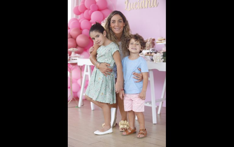 Alexa Bañuelos, Melissa Hernández, Santiago Bañuelos. GENTE BIEN JALISCO/Claudio Jimeno