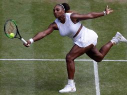 SERENA WILLIAMS. La estadounidense de 40 años, que ganó siete veces el título en la hierba londinense, cayó al puesto mil 208 del mundo. AP / ARCHIVO