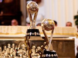 Trofeo de la Liga MX y del Campeón de Campeones que ganó Atlas al finalizar el torneo Clausura 2022. IMAGO/F. Meza