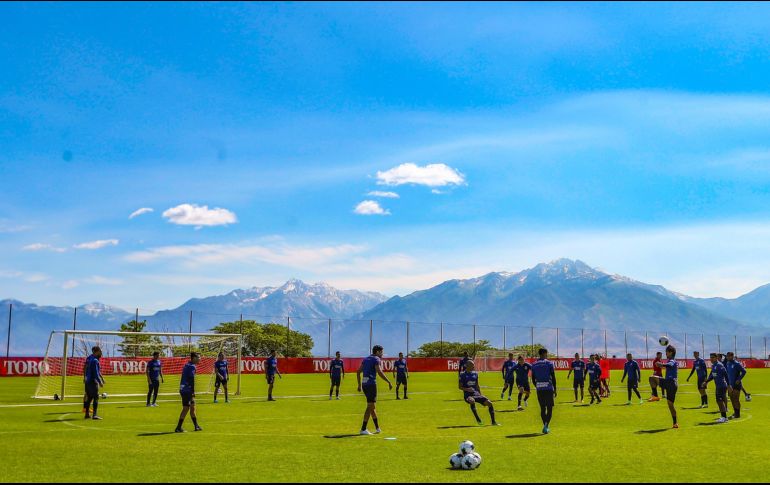 El Rebaño Sagrado busca su segundo triunfo de la pretemporada ante los Laguneros. TWITTER/Chivas