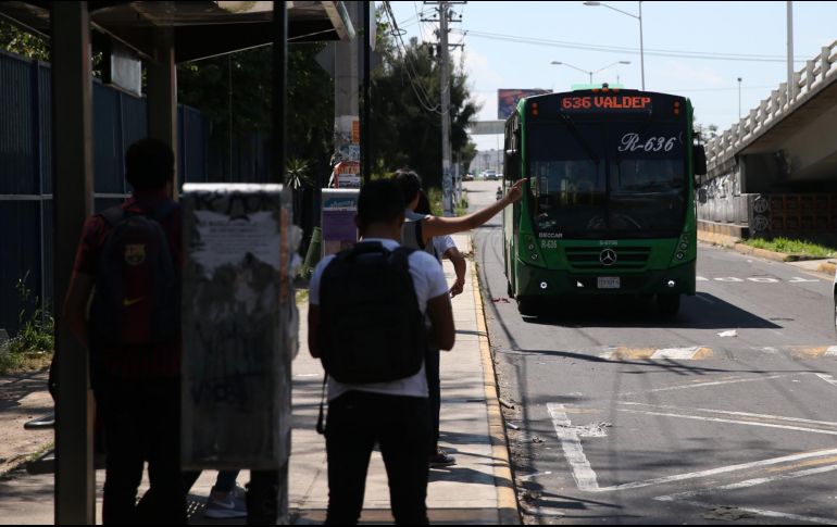 La forma en la que están construidas las vías del municipio y el hecho de que no exista una ruta del transporte público hace que muchos jóvenes duren todo ese tiempo de traslado. EL INFORMADOR / ARCHIVO