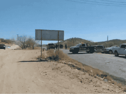 Mientras trnasmitía en vivo el periodista Jesús Manuel Loroña se le acercaron hombres armados y lo despojaron del teléfono celular en Sonora. ESPECIAL