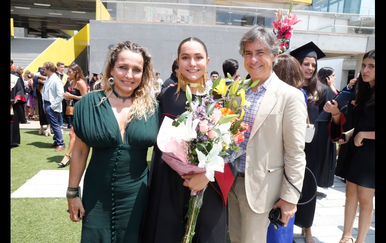 Montserrat Cañas, Zanya Moragrega y Álvaro Moragrega. GENTE BIEN JALISCO/Claudio Jimeno