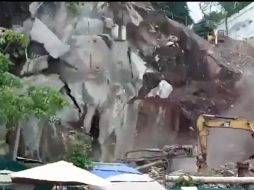 El 10 de agosto de 2021, se desprendió parte de una ladera en la zona de Playa Los Muertos de Puerto Vallarta. ESPECIAL