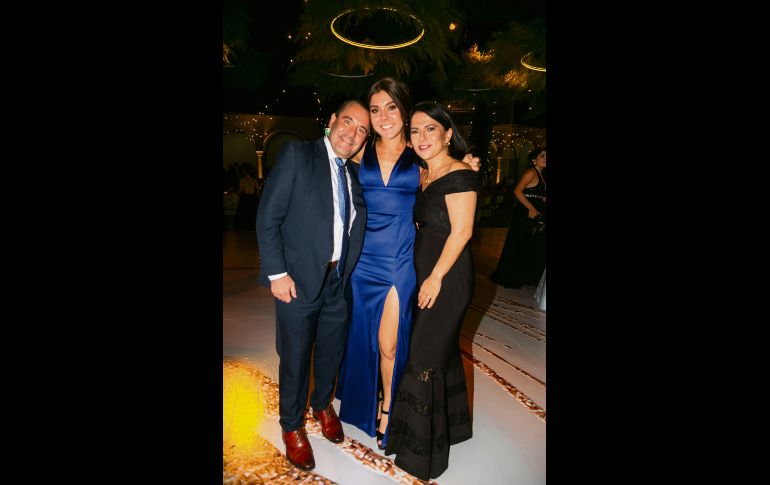 Rodrigo Rivera, Ana Paula Rivera y Roxanna Gómez. GENTE BIEN JALISCO/Jorge Soltero