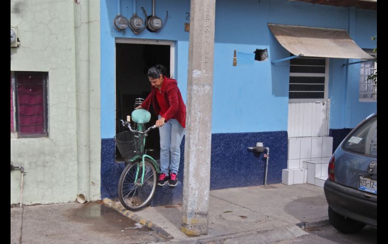 A lo largo de la Calle 14, al lado del Parque de la Liberación, las casas se cubren con bardas, pisos altos y costales desde antes de que comience el temporal. EL INFORMADOR/A. Camacho