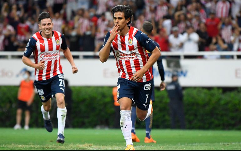 Si Macías firma una buena temporada con Chivas, podría subirse al barco del Tricolor. IMAGO7