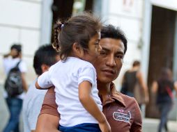 Al comunicar los beneficios de los permisos de paternidad se genera una cultura laboral que rompe los sesgos de género y se promueve que los padres se involucren en el desarrollo de sus hijos. NTX / ARCHIVO