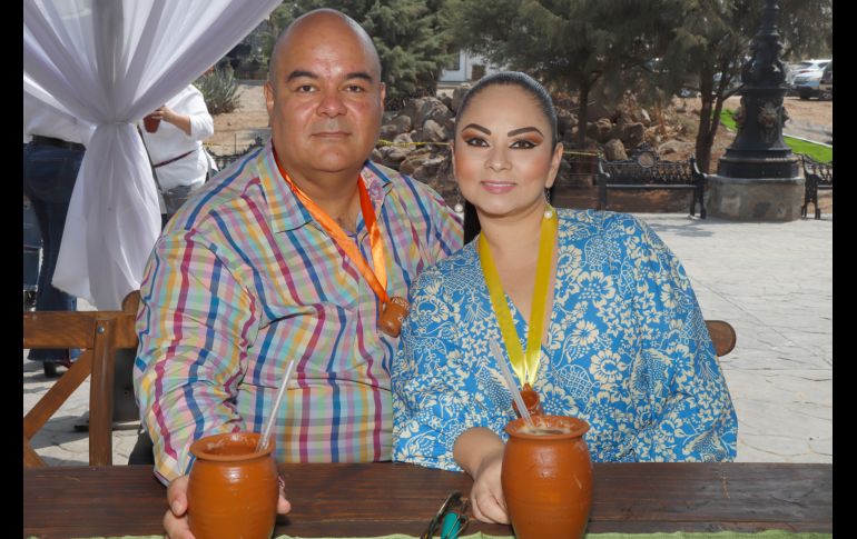 Víctor Tapia y Paola Aragón. GENTE BIEN JALISCO/Claudio Jimeno