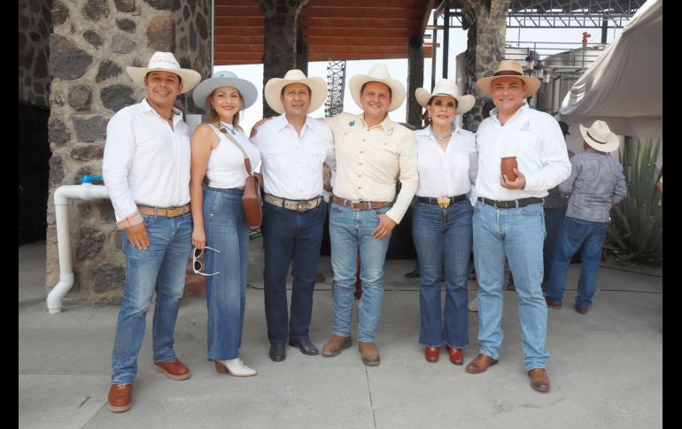Claudio Zacarías, Yoselin Partida, Crescencio Corona, Alberto Partida, Leticia Hermosillo y Gildardo Partida. GENTE BIEN JALISCO/Claudio Jimeno
