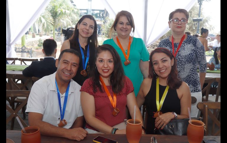 Jorge Velasco, Ana Alcaraz, Patricia Romo, Gaby Chávez, Ángeles y Elena Medás. GENTE BIEN JALISCO/Claudio Jimeno