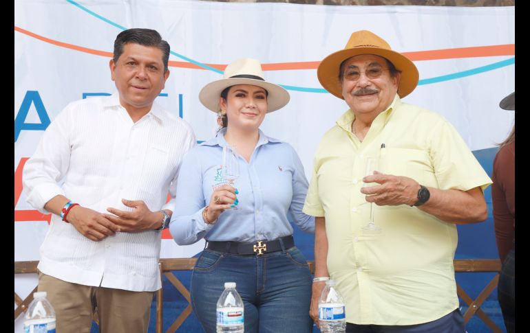 Gustavo Macías, Alma Del Pilar Rivas Ruiz y Luis Yerenas. GENTE BIEN JALISCO/Claudio Jimeno