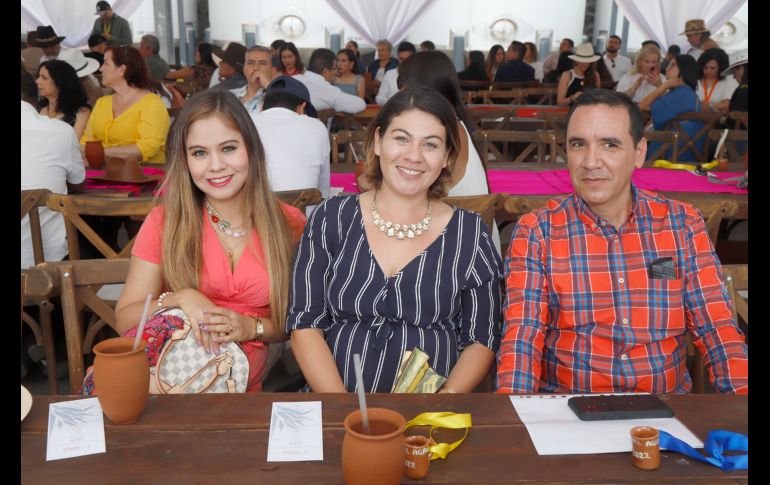 Cinthya Ocampo, Miroslava Carrizosa y Alfonso Landeros. GENTE BIEN JALISCO/Claudio Jimeno