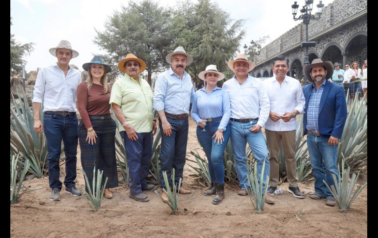 Gerardo Ruiz, Miriam González, Luis Yerenas, Alfonso Magallanes, Alma Del Pilar Rivas Ruiz, Gildardo Partida, Gustavo Macías y Eduardo Ron. GENTE BIEN JALISCO/Claudio Jimeno
