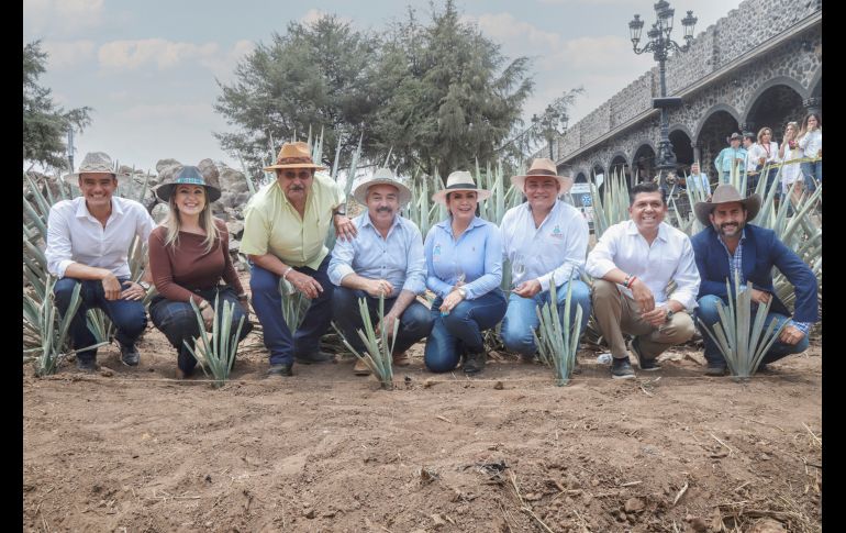 Gerardo Ruiz, Miriam González, Luis Yerenas, Alfonso Magallanes, Alma Del Pilar Rivas Ruiz, Gildardo Partida, Gustavo Macías y Eduardo Ron. GENTE BIEN JALISCO/Claudio Jimeno