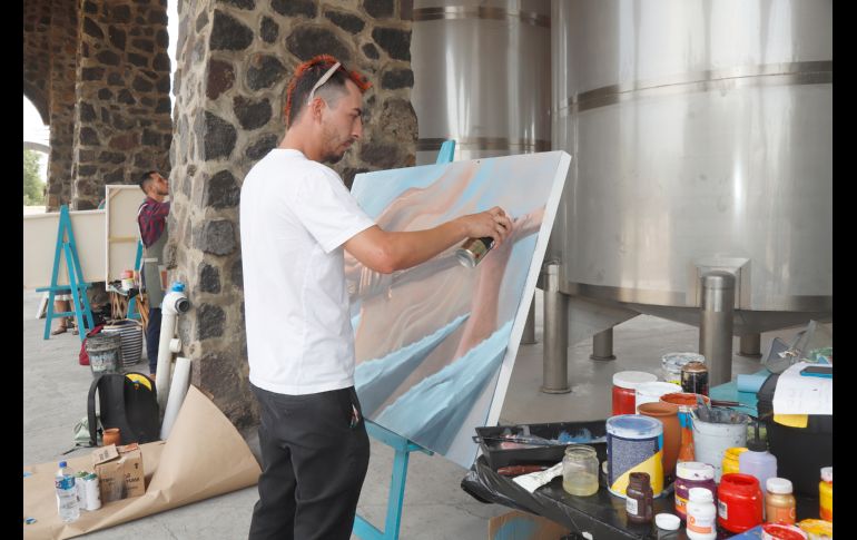 Artistas en vivo plasmando el paisaje agavero. GENTE BIEN JALISCO/Claudio Jimeno