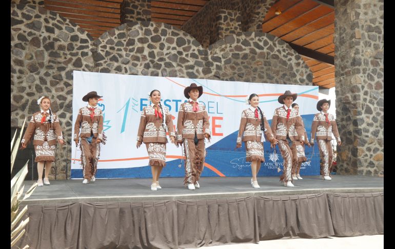 Ballet Folclórico. GENTE BIEN JALISCO/Claudio Jimeno