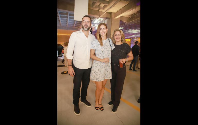 Álvaro Cuevas, Adriana González y Tere Guerra. GENTE BIEN JALISCO/Antonio Martínez