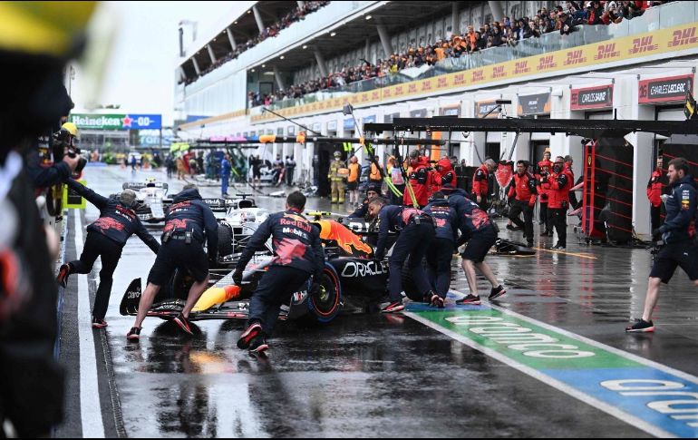 Checo ya no pudo recuperar el control del auto. AFP/J. WATSON