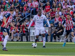 Julián Quiñones sigue siendo un dolor de cabeza para la defensa del Rebaño Sagrado. IMAGO7