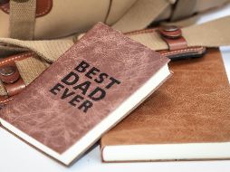 Sorprende a papá en este Día del Padre con un gran regalo. ESPECIAL/Photo by Hope House Press-Leather Diary Studio on Unsplash.