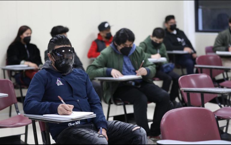 Autoridades destacan que los alumnos que más se benefician con los apoyos son los de media superior. EFE / ARCHIVO