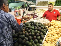López Obrador señala que los productores, distribuidores y comerciantes han cumplido el acuerdo con el Gobierno federal de mantener los precios de una canasta básica. EL INFORMADOR / ARCHIVO