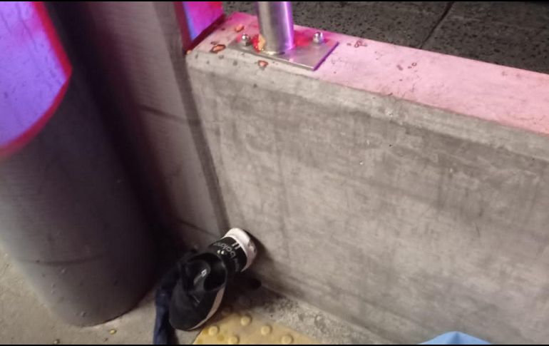 La mujer tenía entre 25 y 30 años y vestía una sudadera en color gris y un pantalón negro. ESPECIAL / Policía de Guadalajara