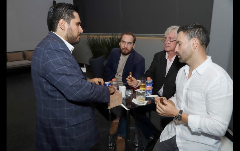 Jordan Jaimes, Sebastián y Luis Fernández del Valle Luis con Germán Zulueta. GENTE BIEN JALISCO/Claudio Jimeno