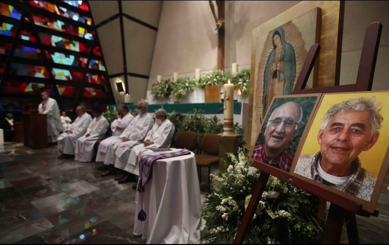 Javier Campos (de lentes) y Joaquín Mora (a su derecha) fueron asesinados cuando intentaban proteger al guía turístico Pedro Palma. Los religiosos hacían labor social, defendían la cultura y promovían la educación. SUN/V. Rosas