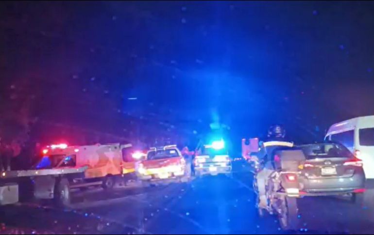 El accidente se registró la madrugada de hoy; hay un elemento más hospitalizado. ESPECIAL /