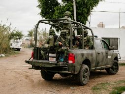 Militares resguardan la zona donde cuatro policías y ocho civiles perdieron la vida. EL INFORMADOR/G. Gallo