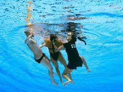 Al final todo quedó en solo un susto y eso fue gracias a la intervención de la entrenadora de Anita, Andrea Fuentes. AFP/O. SCARFF
