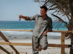 El ícono del pop plasma su sello romántico en esta balada de amor que sutilmente va descubriendo que la más noble razón de la existencia es el amor por su pareja. CORTESÍA