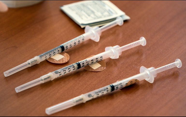 De los casi 20 millones de muertes que se han evitado, casi 7.5 millones eran en los países a los que llegó la iniciativa COVAX. AP/ARCHIVO