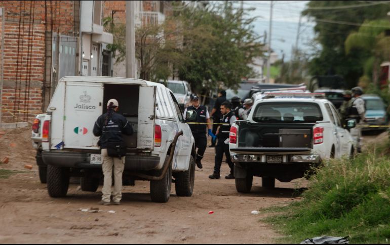 En un conteo final se consideró a ocho presuntos agresores abatidos y a los cuatro policías asesinados como resultado del enfrentamiento, y el cadáver segmentado hallado en las bolsas como parte del procesamiento complementario. EL INFORMADOR/G. GALLO