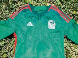 La que sería la camiseta de México para el Mundial de Qatar luce el nuevo escudo. ESPECIAL